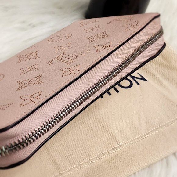TN2139 - Louis Vuitton Mahina Zippy Wallet - Picture 2 of 9
